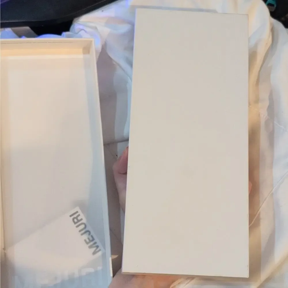 MEJURI White Rectangular Jewelry Gift Box w/ Insert, Paper/Cardboard